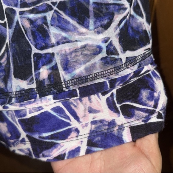 8/$25 Blue and Black Patterned Short Sleeve Top size medium Simply Vera - Picture 3 of 4